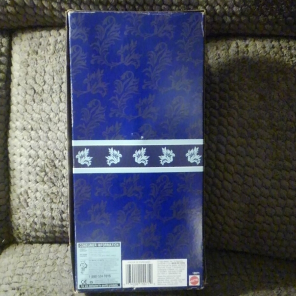 1995 Special Edition Winter Velvet barbie - Picture 7 of 9